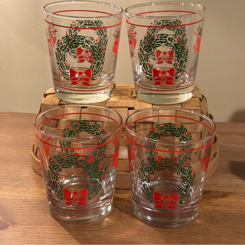 Set Of 4 Libbey Glasses Tumblers Wreath Bells 4 Inches
NWOT